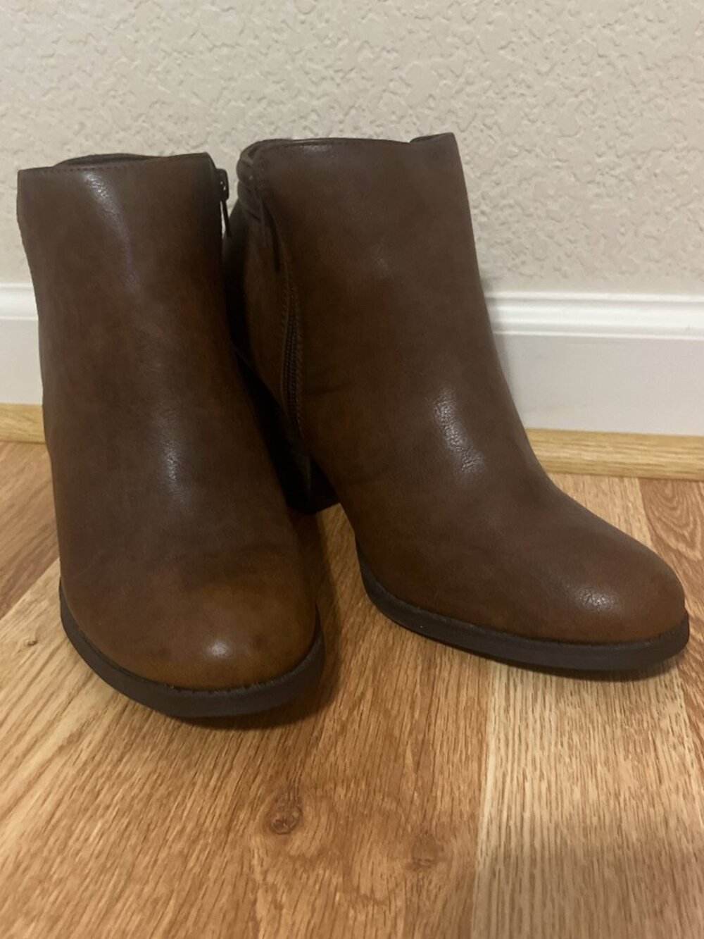 MIA sz 8.5 wedge heel ankle boot brown